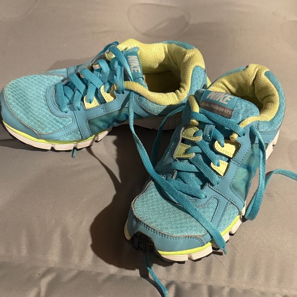 Nike Kids Dual Fusion ST Teal and Yellow Sneakers